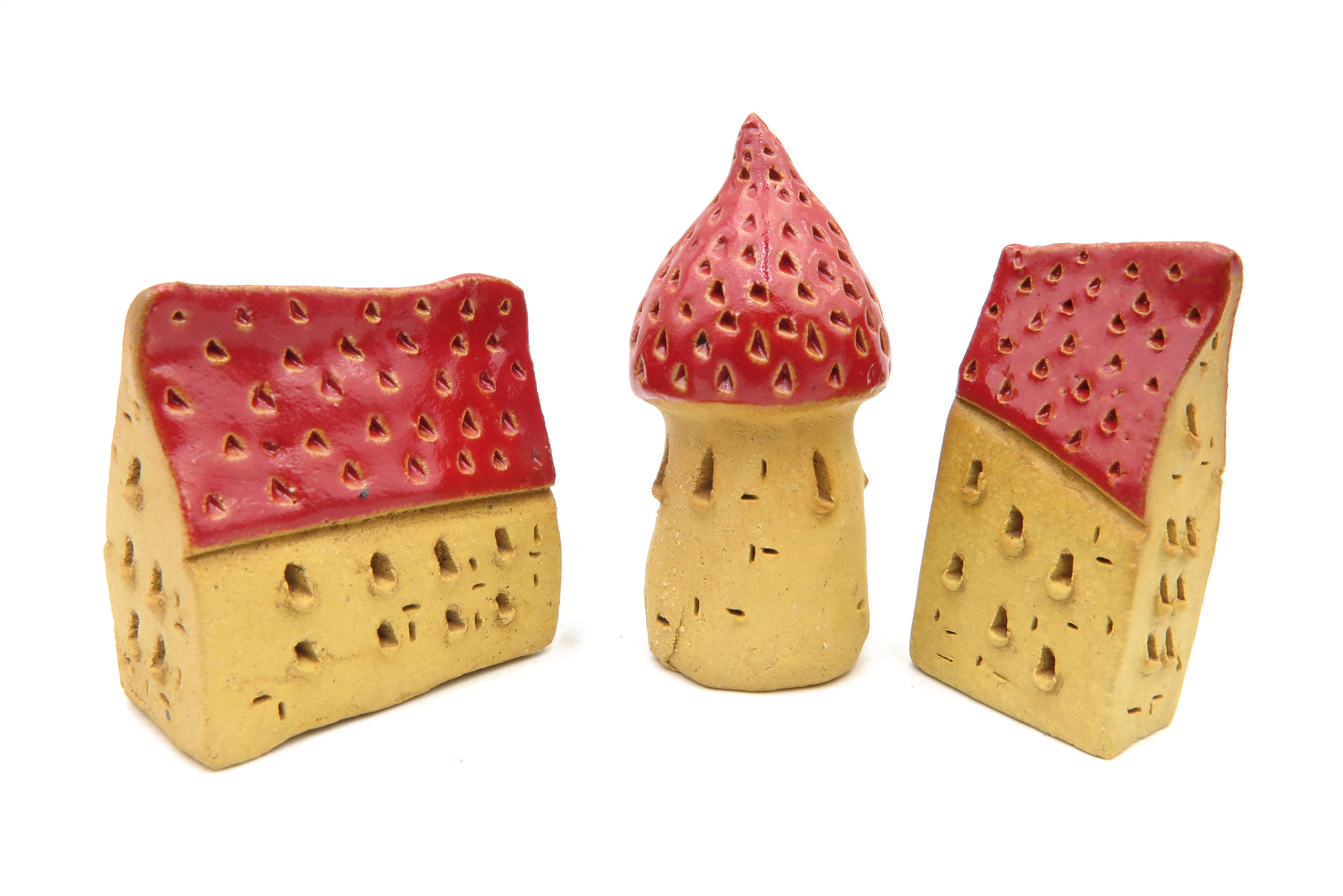 Schiefes Erdbeerhäuschen Erdbeertürmchen, im Set, Miniaturstadt Feengarten Keramik / M 7cm