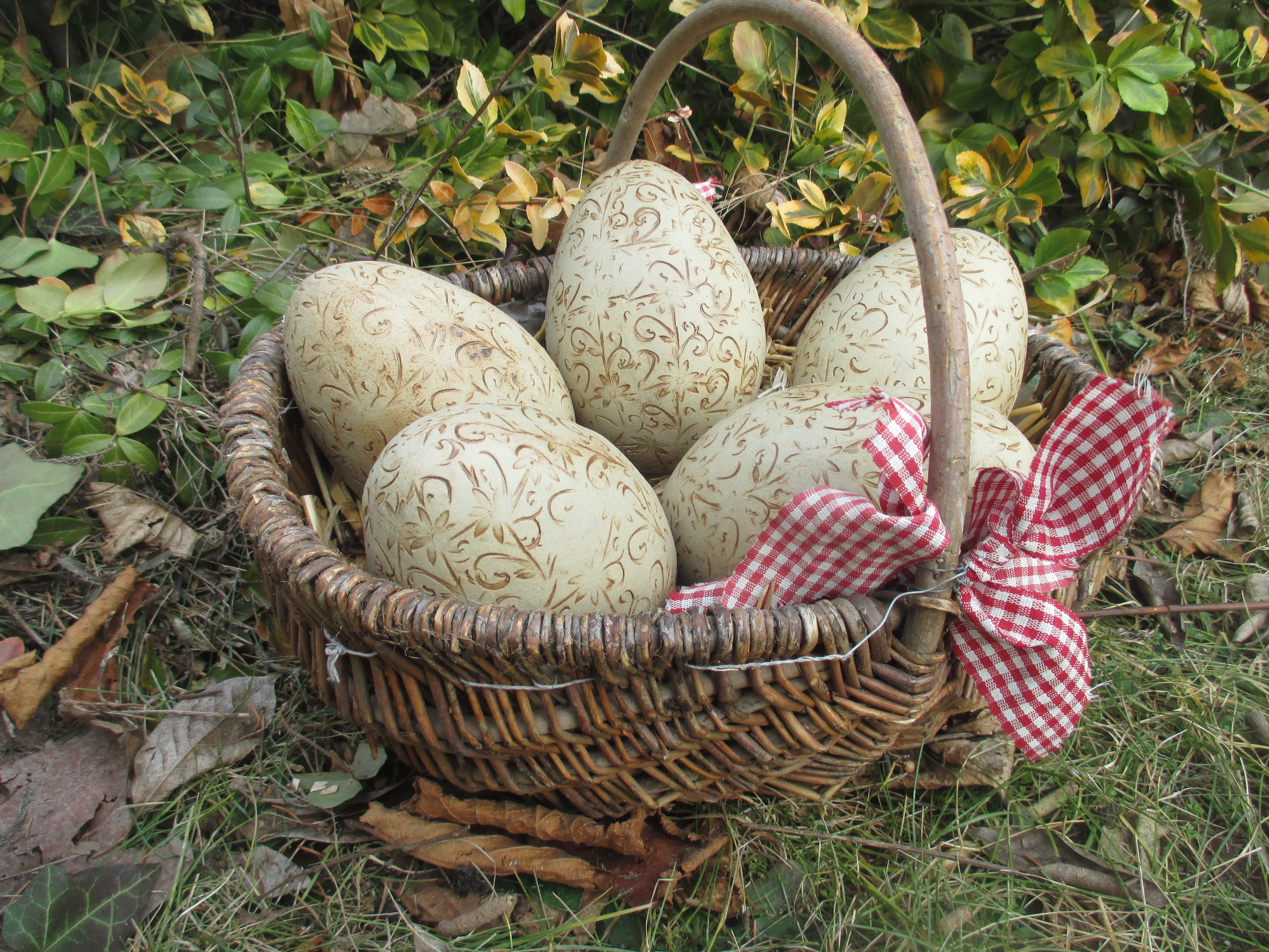  Eier aus Naturton marmoriert/ M 14 cm